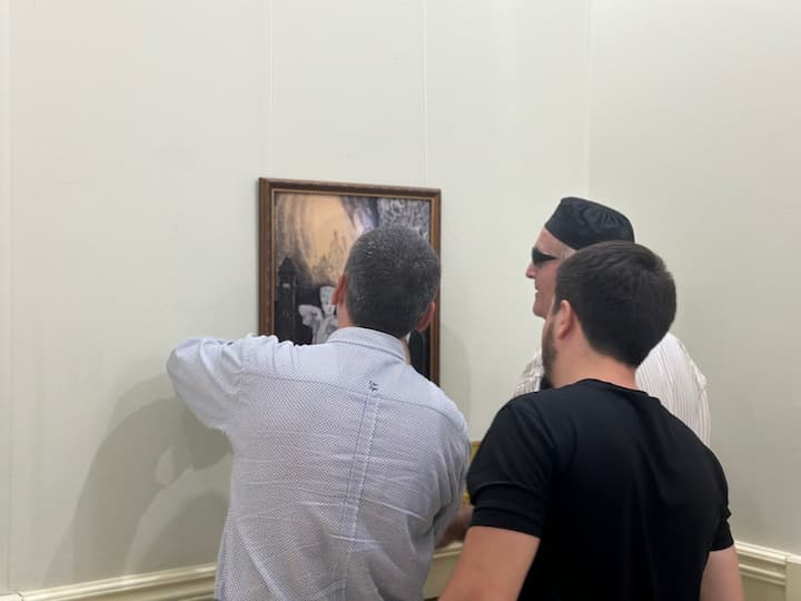 Экспозиция рельефных картин