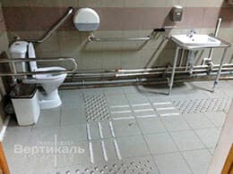 Институт путейсообщения, поручни в санузле, Челябинск