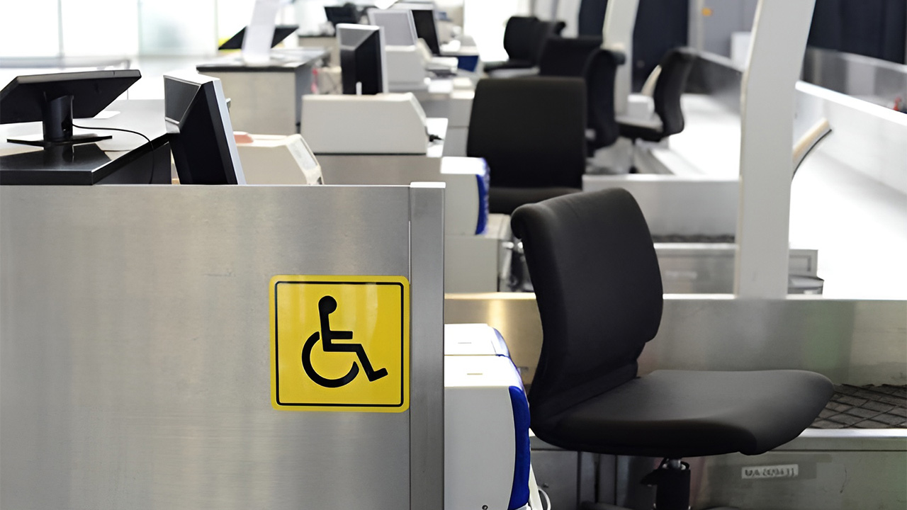 Для сотрудников с инвалидностью рабочие места оборудуются тифлотехническими средствами. Источник фото: Министерство труда и социального развития Краснодарского края