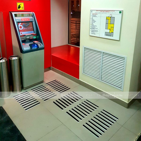 Полоса тактильная, комбинированная, гладкая, без штифта, 4х34х290, H-4мм, I-0мм, AL/PL, черный (направление движения, зона получения услуг) – фото № 3
