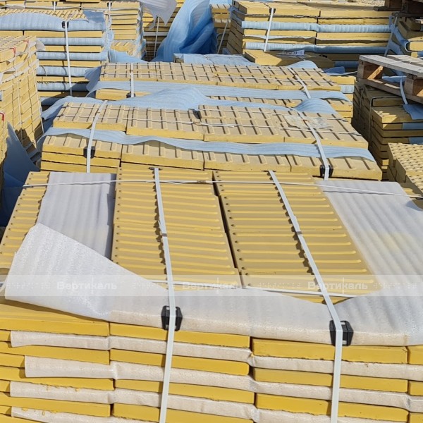 Плитка тактильная (для пешеходных переходов, полоса), 55х500х500, бетон, жёлтый – фото № 2