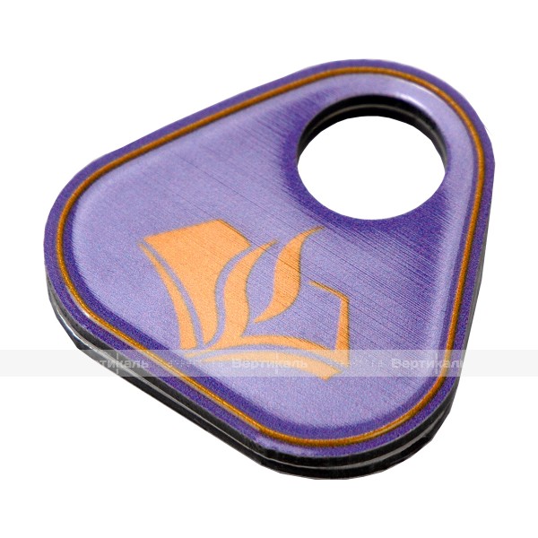 Гардеробные номерки треугольной формы тактильные двусторонние на основе алюминиевой композитной плиты 3 мм с защитным покрытием 60 х 60 мм – фото № 2