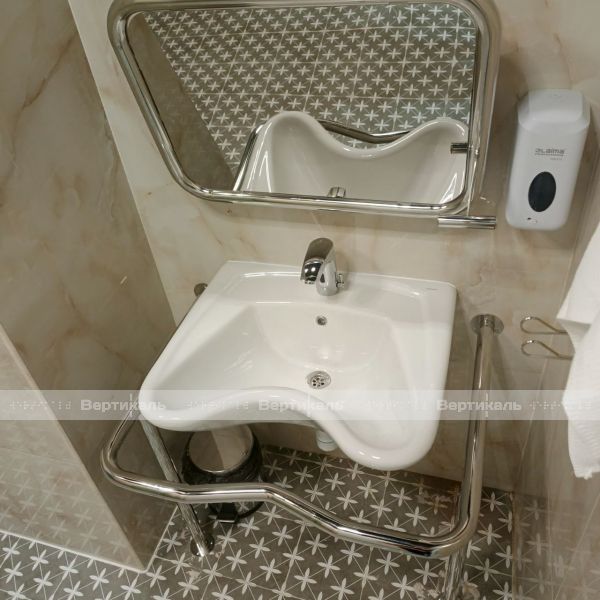 Поручень опорный для раковины с фигурным изгибом, настенно-напольный, нержавеющая сталь, D38 мм – фото № 4