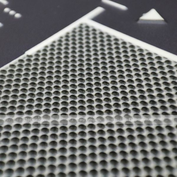 Тактильная мнемосхема серого цвета на AKP 4мм с интегрированной системой вызова помощи и наклонным креплением 590x670 (комплект) – фото № 6